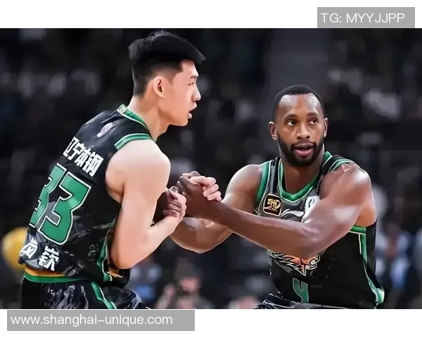 上海篮球队在邀请赛中以88分稳居积分榜首位,展现强劲实力 上海篮球队在邀请赛中以88分稳居积分榜首位,展现强劲实力